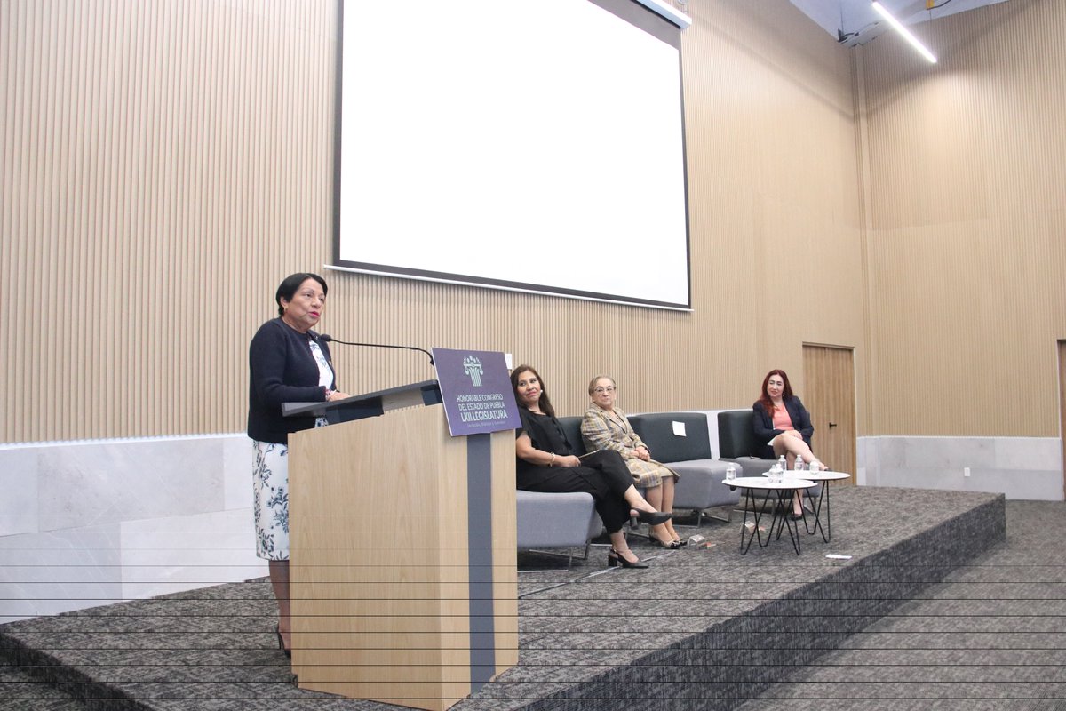 Por su destacada trayectoria periodística, en el Congreso del Estado, se llevó a cabo una entrega de reconocimientos a mujeres periodistas poblanas con más de 30 años de trabajo duro, incansable e influyente dentro de medios de comunicación.

<a href="/CongresoPue/">H. Congreso de Puebla</a> <a href="/SoyPavelGaspar/">Pavel Gaspar Ramirez</a>