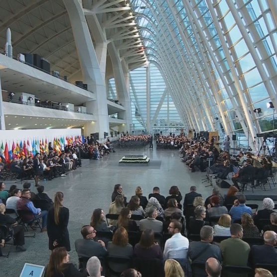 Cómo empieza                      Cómo acaba