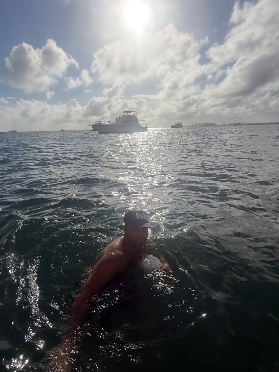 Cortesia <a href="/jencarlosmusic/">Jencarlos</a> ig story 
Los quiero !
<a href="/elusiverentals/">Elusive Rentals</a> @carmen_realestate <a href="/itsmarcedj/">Marcel J Reinosa</a>