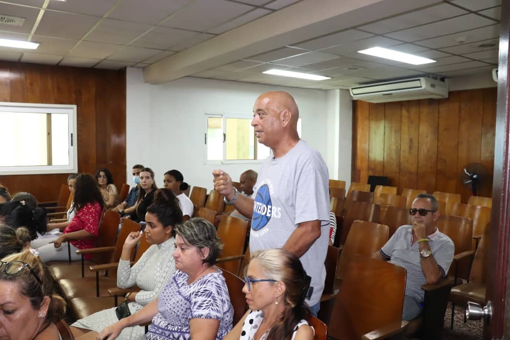 Durante el encuentro, el Ministro <a href="/OscarCubaMinjus/">Oscar Silvera Martínez</a>  enfatizó en la necesidad de una planificación exhaustiva de todas las partidas. Entre los aspectos clave, mencionó los gastos de salario, las inversiones y la informatización.

#AltaFiscalizaciónMinjus 🇨🇺