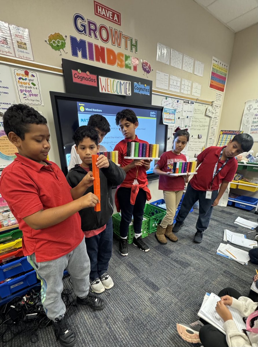 vega7myriam's tweet image. Building fractions with Fraction Stax! #fractions #mixednumbers #improperfractions #Math @AliefISD