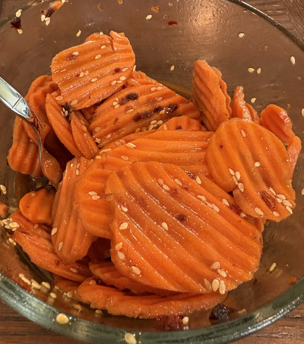 GMaclagan's tweet image. Wanna get more carrots into your diet? Drown them in a chilli crisp sauce.