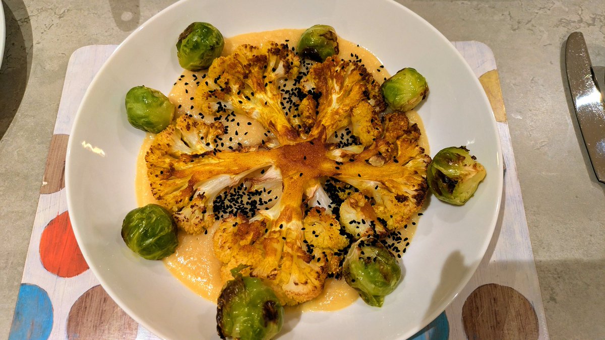 VeganOlive1's tweet image. Last night's #Vegan tea... Spiced cauliflower steak, yellow split pea dhal, roast sprouts &amp;amp; nigella seeds  #Vegan #Crueltyfree No animals harmed on this plate 😋👌🌱🌻♥️