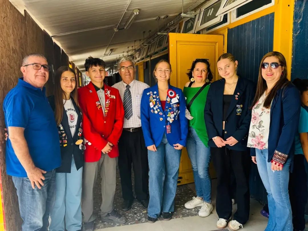 🎉 Desde hace 100 años, el Rotary Club Talca celebra a la niñez 👧👦. Este año, junto al DAEM, la directora de Secplan Mariana Fuentes y en representación del alcalde Juan Carlos Díaz Avendaño, visitaron la Escuela Antupehuén, compartiendo con estudiantes locales y de intercambio