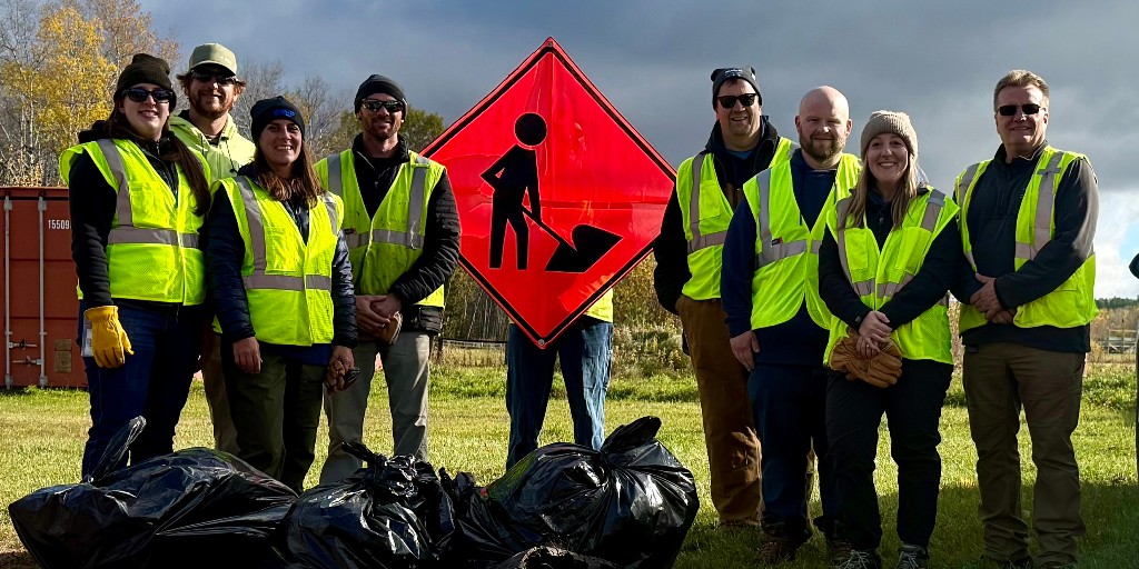 swlp_'s tweet photo. It was a BEAUTIFUL day for some highway beautification!

This SWL&amp;P crew recently picked up four large garbage bags of litter along Wisconsin Highway 35. 

Thanks for your hard work!

#CleanReliableSuperior https://t.co/a1FNYy9EgV