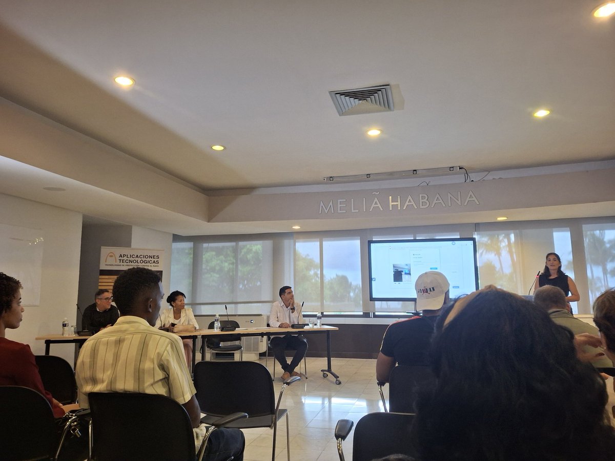 margaritaCuest7's tweet photo. Inicio del VI Taller Nacional de Seguridad Frente al Rayo, con interesante conferencia sobre App de revisiones de SPCR. Participan proyectistas, ejecutores, inversionistas especialistas de @ETECSA_Cuba @etecsa_dvpe #DVLH, #VPOR y #VPEN. #UnidosXCuba #EtecsaConCuba https://t.co/9pWASWwkot