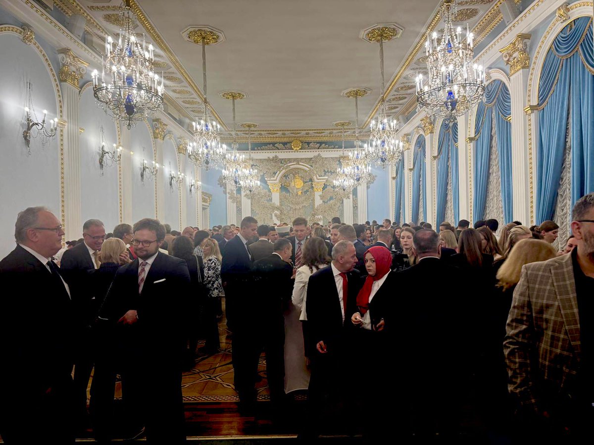 TC_MinskBE's tweet photo. Gurur ve coşku dolu resepsiyonumuza; vatandaşlarımız, Parlamentolararası Dostluk Grubu üyesi Sayın Milletvekillerimiz, Belaruslu dostlarımız ve kordiplomatik mensupları da katıldı. Yaşasın Cumhuriyet! 🇹🇷 https://t.co/hflcD3pYoY