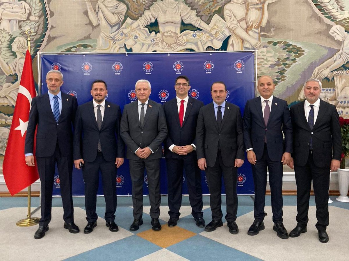 TC_MinskBE's tweet photo. Gurur ve coşku dolu resepsiyonumuza; vatandaşlarımız, Parlamentolararası Dostluk Grubu üyesi Sayın Milletvekillerimiz, Belaruslu dostlarımız ve kordiplomatik mensupları da katıldı. Yaşasın Cumhuriyet! 🇹🇷 https://t.co/hflcD3pYoY