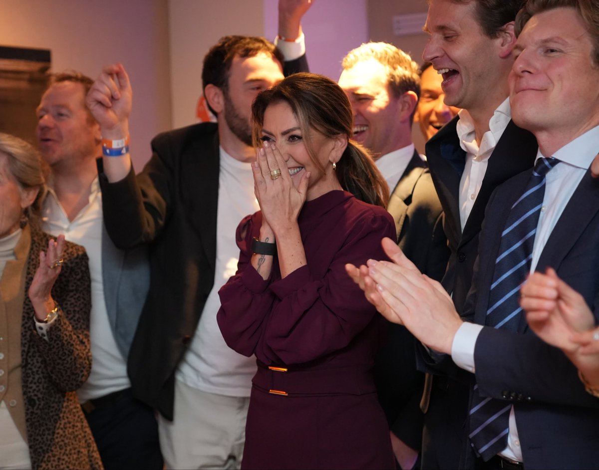 Wat een fantastische uitslag voor de VVD en <a href="/DilanYesilgoz/">Dilan Yesilgöz - Zegerius</a>! Een fenomenale prestatie.

En alle felicitaties voor D66, het CDA en JA21. 

Nu op naar een kabinet met alle winnaars dat levert voor Nederland.

Ook in Amsterdam is daar zoveel behoefte aan. Een stadsbestuur dat voor