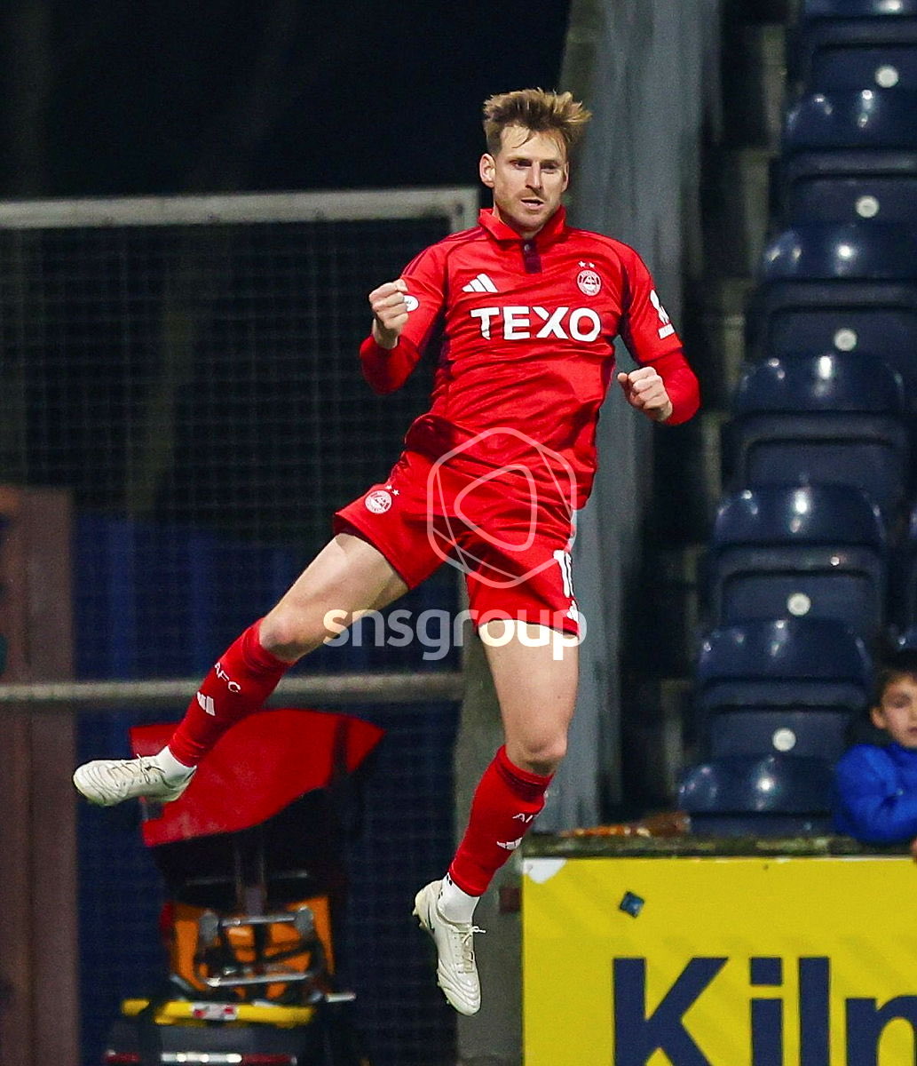 Full-time:

Kilmarnock 0
Aberdeen 1 (Armstrong)

Excellent, very welcome three points after a bruising week.

Quality of the performance ebbed away as the second 45 wore on, but we’ll take the win TY. Ultimately, Mitov was far from overworked despite the many punts into the box.