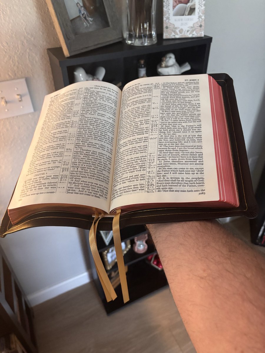 A beautiful gift from my wife for my birthday. Allan 53 Longprimer BR in Highland Goatskin.