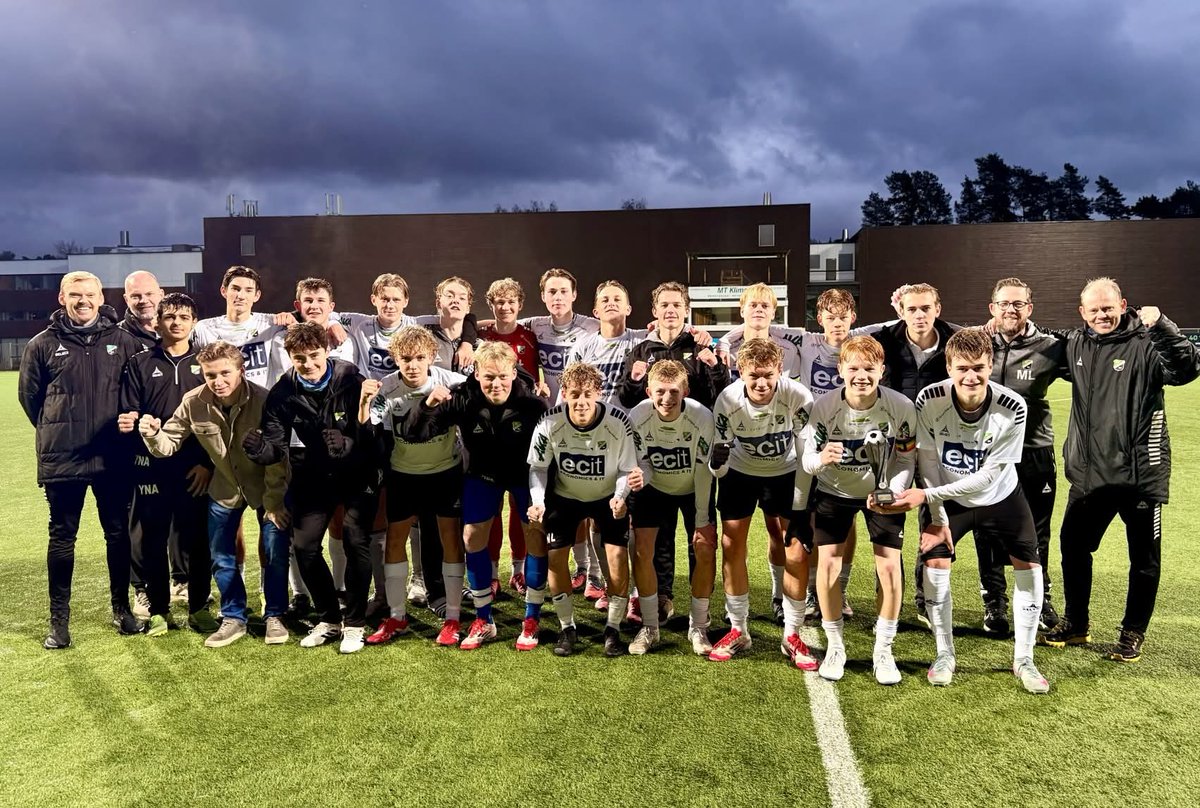 HonefossBK's tweet image. honefossbk.no/utviklingsavde…
U19-GUTTA ER INTERKRETS- OG KRETSMESTERE 💚🤍🖤🤩🏆
Vi gratulerer alle spillere og støtteapparatet med en strålende sesong – for en gjeng og for en prestasjon! 
#VierHBK #godesammen
