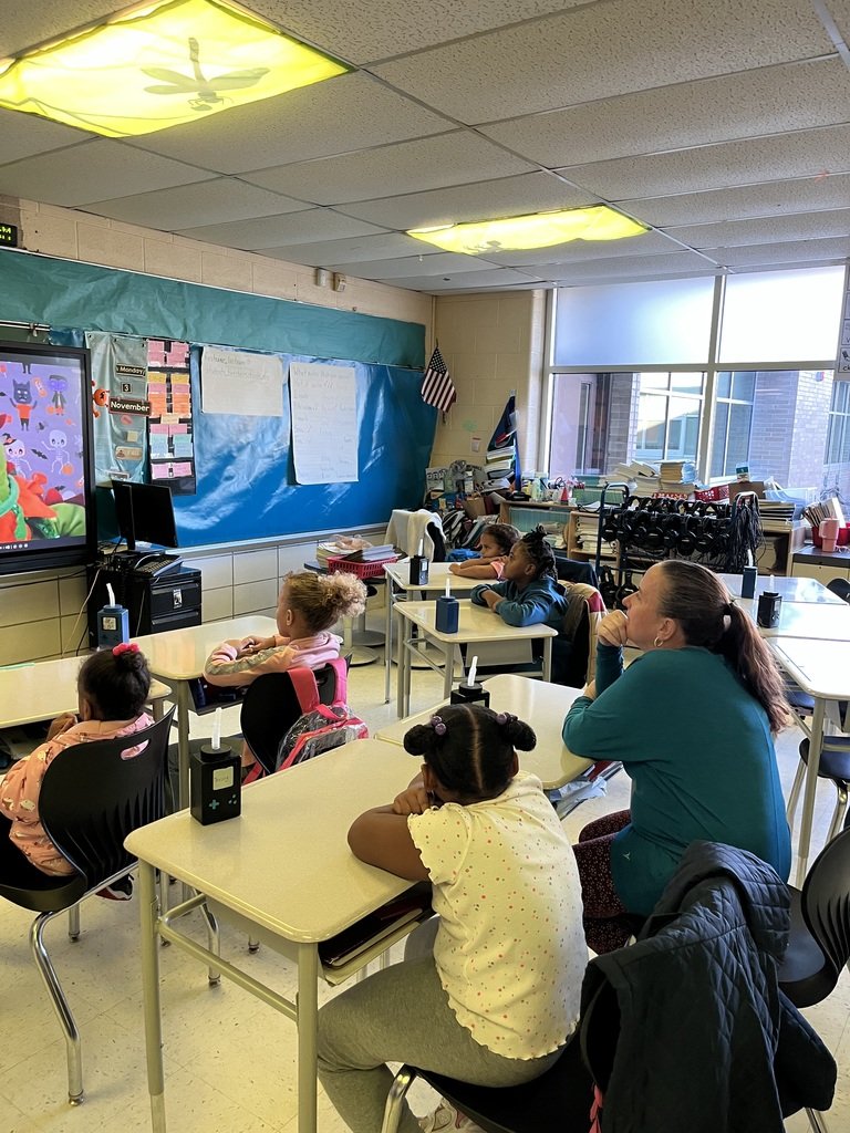 Fall Into Learning at Dailey Elementary! 🍁
During Beecher’s Fall Intersession, students at Dailey Elementary embraced the season with hands-on enrichment in ELA, Math, Science, and Reading.