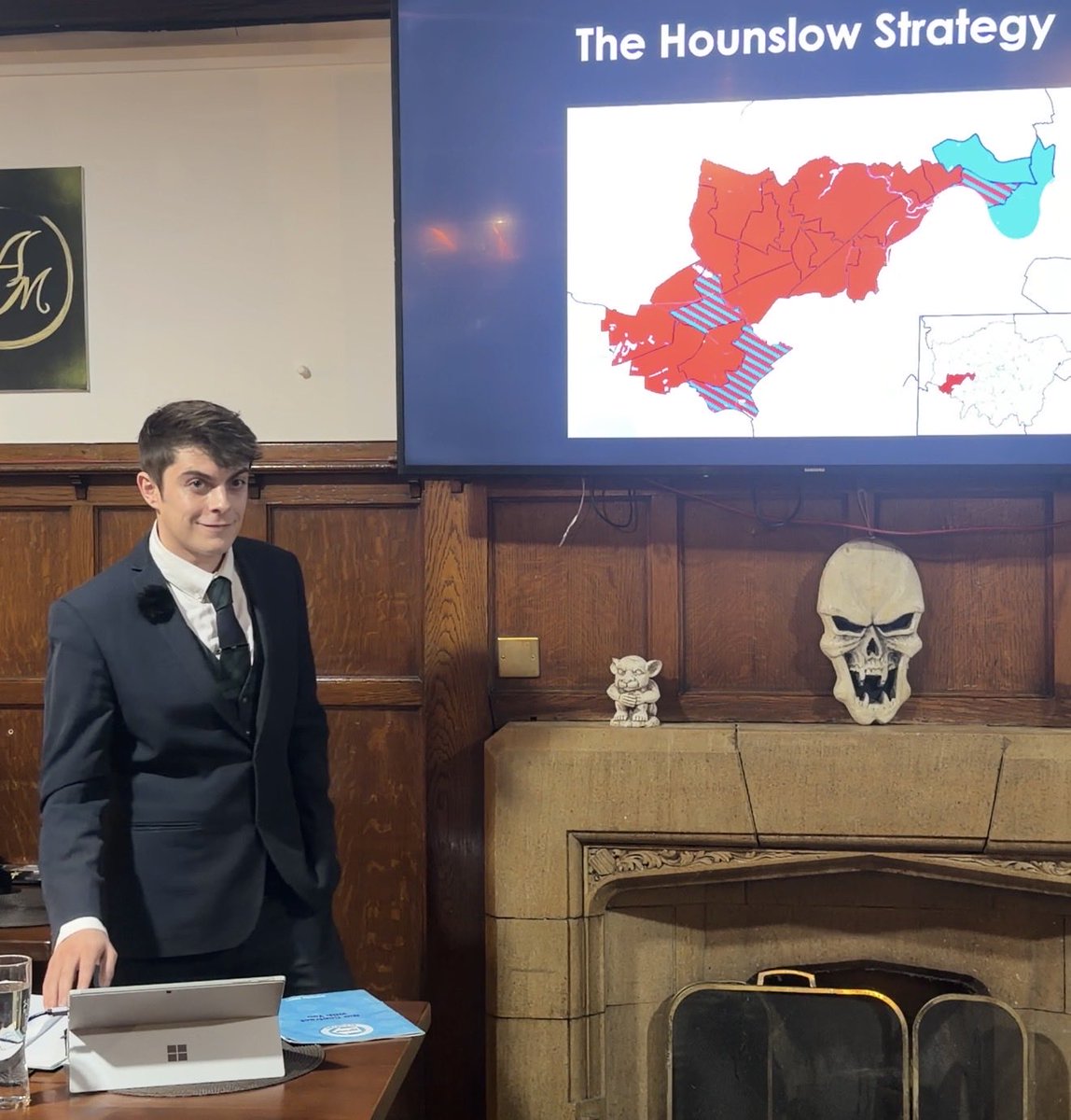 PrabhdeepReform's tweet image. We had a brilliant Hounslow Branch meeting this evening — productive discussions all around! 💪

🗣️ Topics covered included the strain of illegal immigration, and key local issues such as domestic violence, fly-tipping, and crime.

We also spoke about the opportunities to stand…