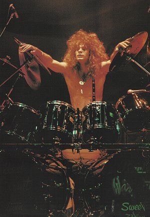 glam metal daily tweet media