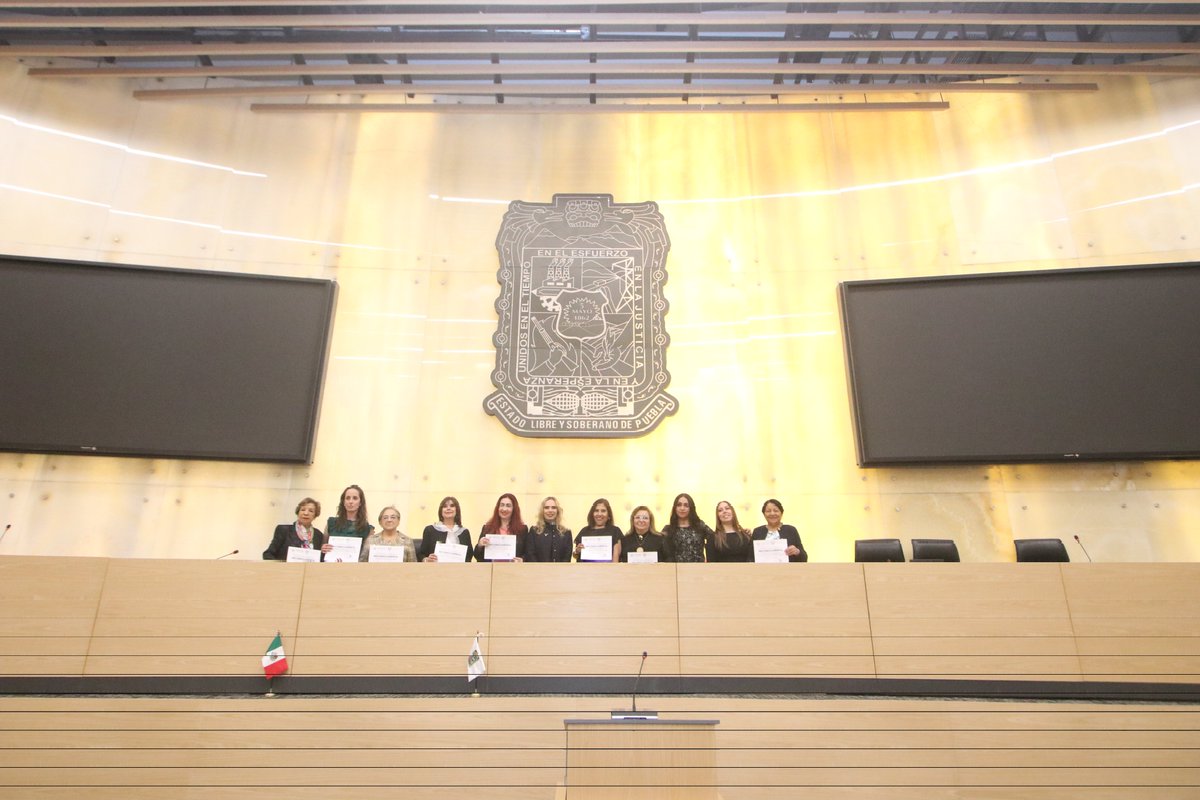 <a href="/CongresoPue/">H. Congreso de Puebla</a> <a href="/SoyPavelGaspar/">Pavel Gaspar Ramirez</a> <a href="/SilviadeJulian/">Silvia de Julián</a> <a href="/DanielaMierB/">Daniela Mier B</a> <a href="/Titomino/">Miguel Ángel</a> <a href="/CongresoPue/">H. Congreso de Puebla</a> <a href="/SoyPavelGaspar/">Pavel Gaspar Ramirez</a> <a href="/SilviadeJulian/">Silvia de Julián</a> <a href="/DanielaMierB/">Daniela Mier B</a>

#fotogalería #galeríaúnica #Puebla #mujeresperiodistas #periodistaspoblanas #trayectoria

#fotos: Miguel Ángel Huerta <a href="/Titomino/">Miguel Ángel</a> #único 📸