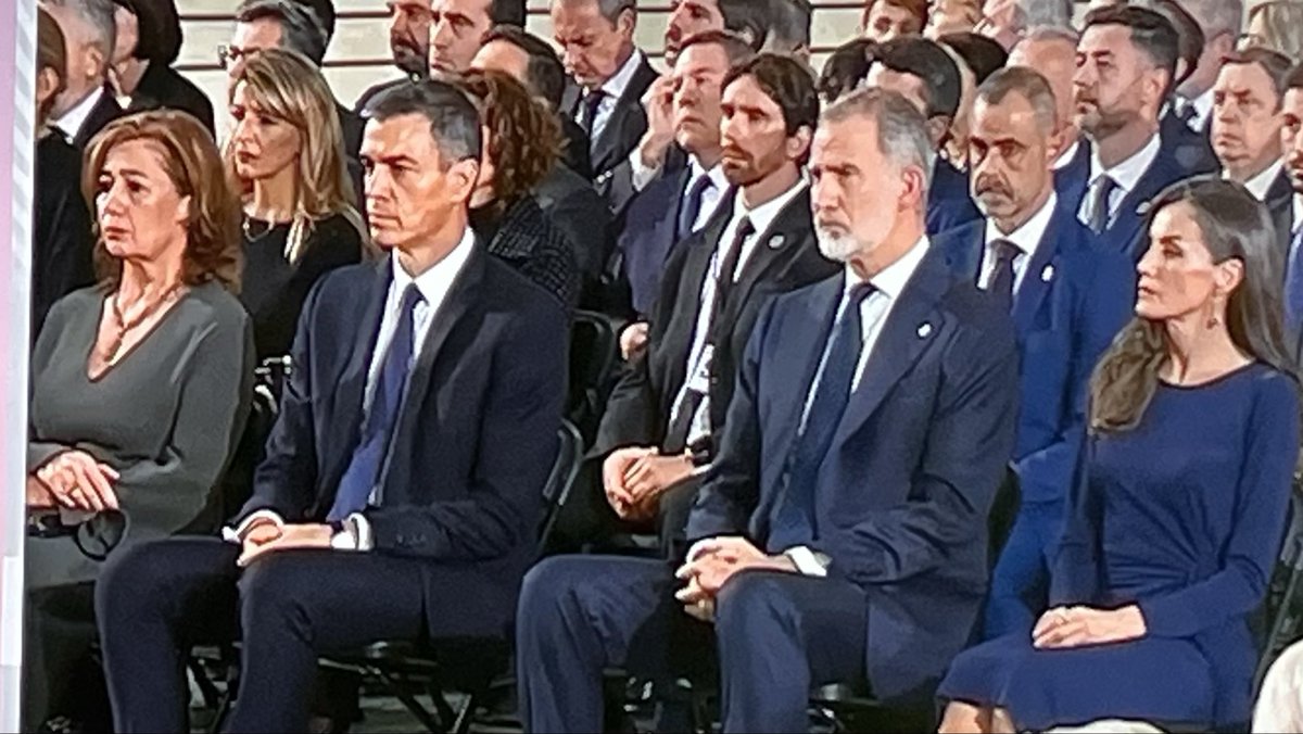 Los culpables de todo lo que está pasando en España. 🇪🇦

Así deberían estar en el banquillo de los acusados. 🤮🤮🤮🤮

Estás de acuerdo?? 🙋‍♂️