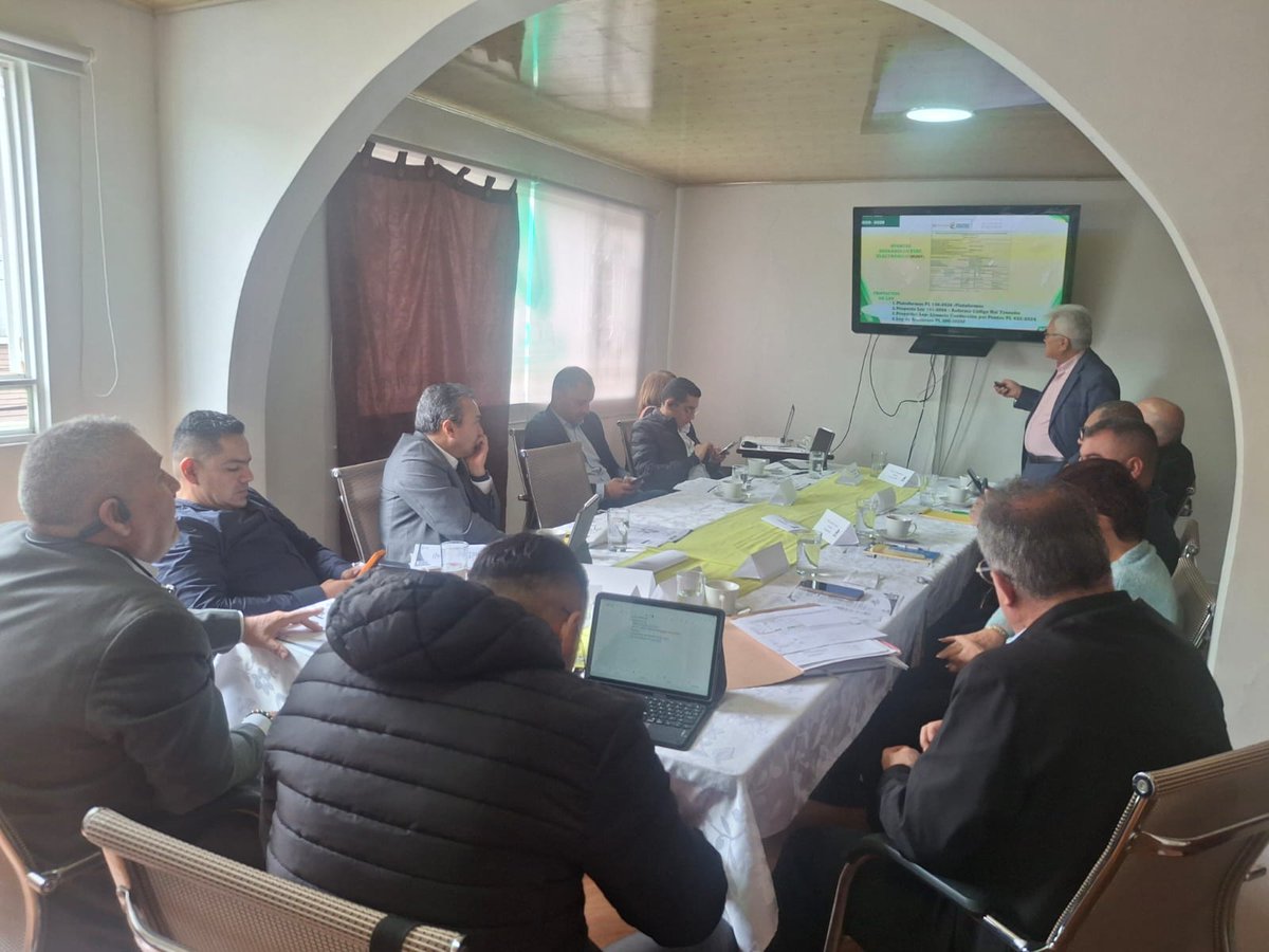 Hoy nos reunimos en nuestro CDN para revisar los logros de 2025 y definir la ruta estratégica 2026. Un espacio clave para fortalecer la unidad gremial, consolidar la gobernanza y proyectar la voz delTransporte Especial en los escenarios de mayor decisión del país.
 #Acoltés