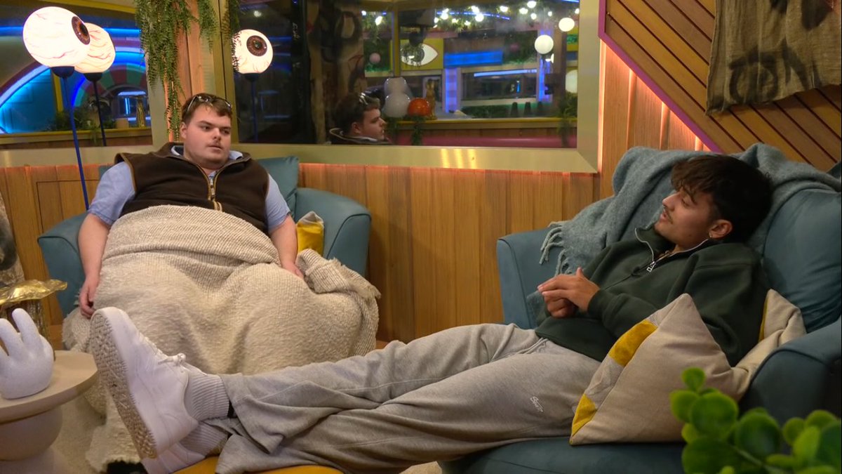 AndyGibsonTV's tweet photo. I'm loving Cameron and his little wee grandma blanket. 

#BBUK #BigBrother #BigBrotherUK #BBLive #BBLiveStream #BBUKLive #BBUKLiveStream https://t.co/53kxk1F30p