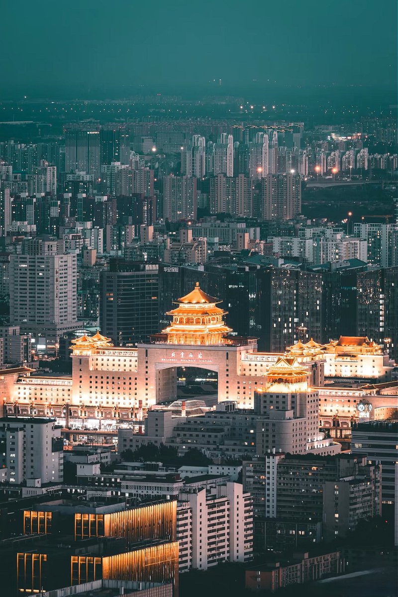 K_C_Yeung's tweet image. 夜幕下的北京西站