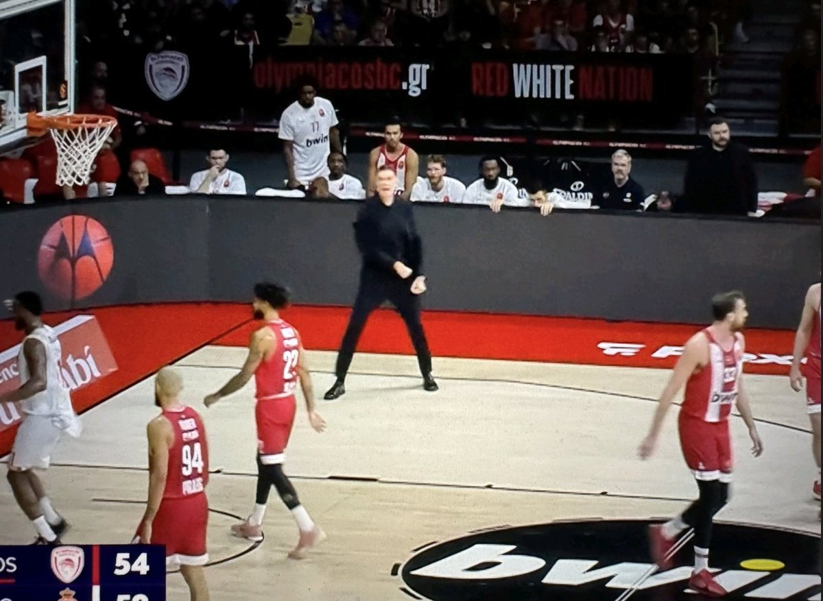 NIKOS7ASTEROS's tweet image. Ή εφαρμόστε τους κανόνες που μόνοι σας ψηφίζετε ή καλύτερα μην τους ψηφίζετε καθόλου γιατί αναγκάζεστε κι εκτίθεστε.
Nice defence coach 👏🏻👏🏻👏🏻

#euroleague #paobc #paofc #panathinaikos