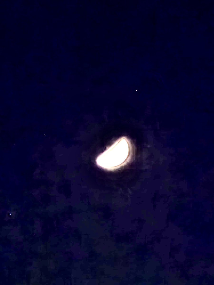 IonisedSkyWatch's tweet photo. The moon from Cambridge U.K. at 9.30pm  WTF looks like a half dead never ending jawbreaker that’s being 3d printed back together 😂😂😳 https://t.co/42WXifIER3