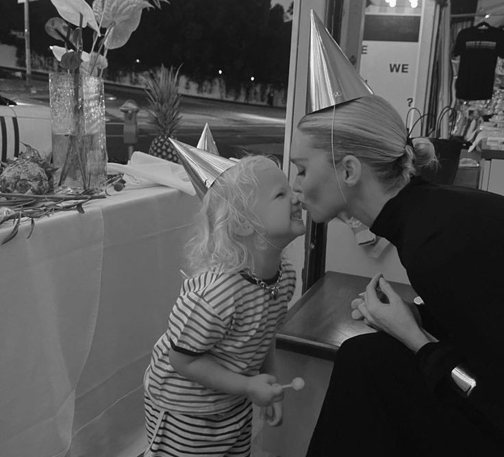 LissyScamander's tweet image. Mi pequeño ángel travieso, mi niña de las fresas, cumple 4 años y es perfecta