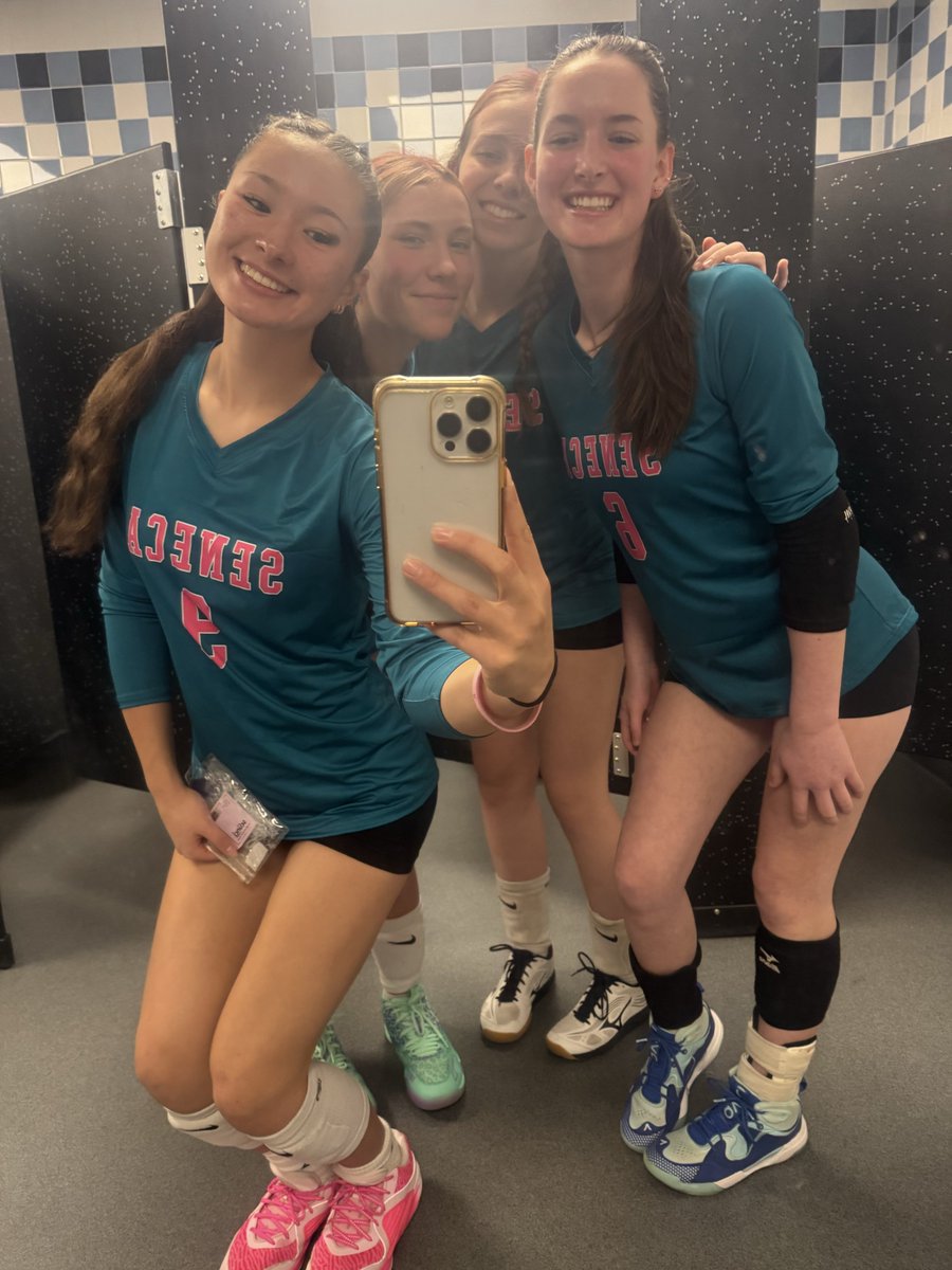 EmilyBuddendorf's tweet photo. Dig pink 💗💙🎗️ https://t.co/W1zcAlWsly