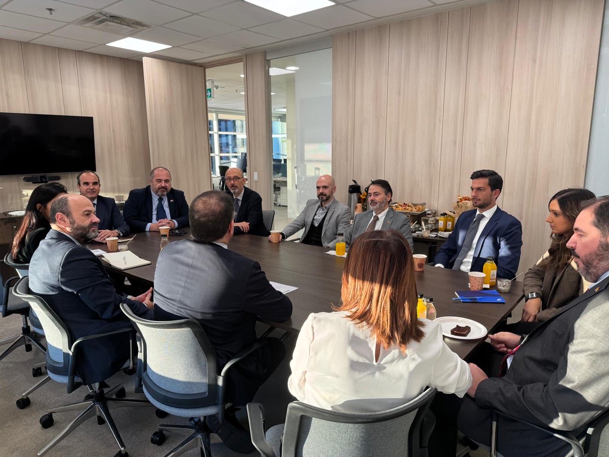 La Cámara de Comercio Española en Canadá  <a href="/SpainCanadaCC/">Spanish Chamber of Commerce in Canada</a> se reúne con la delegación de Cámara de España @CamarasComercio con participación del Embajador de 🇪🇸 . Trabajamos juntos en favor del éxito empresarial español en 🇨🇦