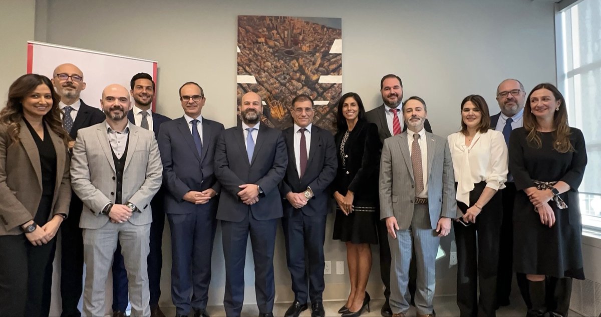 EmbEspCanada's tweet photo. La Cámara de Comercio Española en Canadá  @SpainCanadaCC se reúne con la delegación de Cámara de España @CamarasComercio con participación del Embajador de 🇪🇸 . Trabajamos juntos en favor del éxito empresarial español en 🇨🇦 https://t.co/jonS5ydUyx