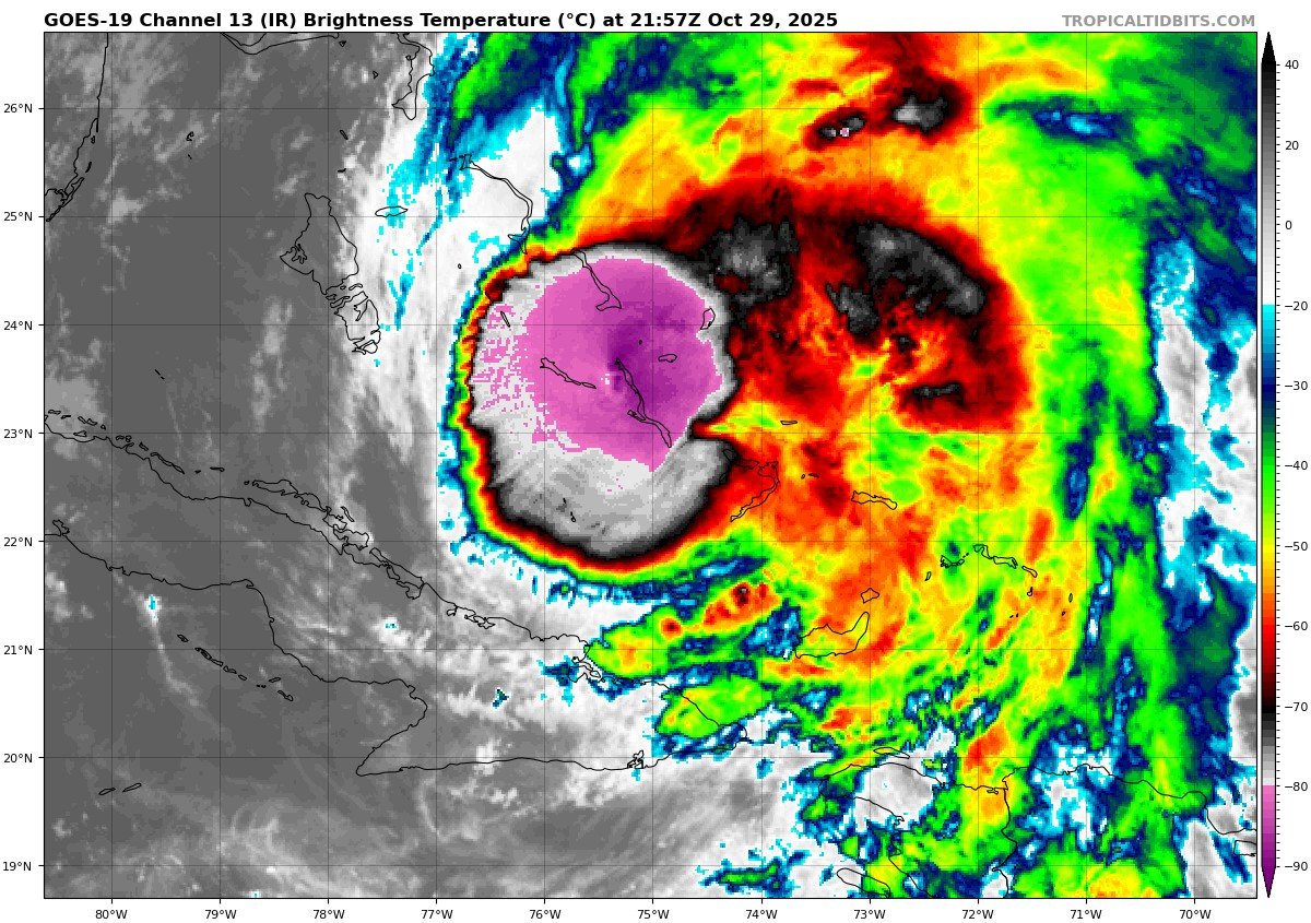 #Melissa is blowing up some very deep convection over the central and southeastern Bahamas this evening. Likely some very strong winds (gusts up to or over 100mph are possible) and incredibly heavy rain with these.