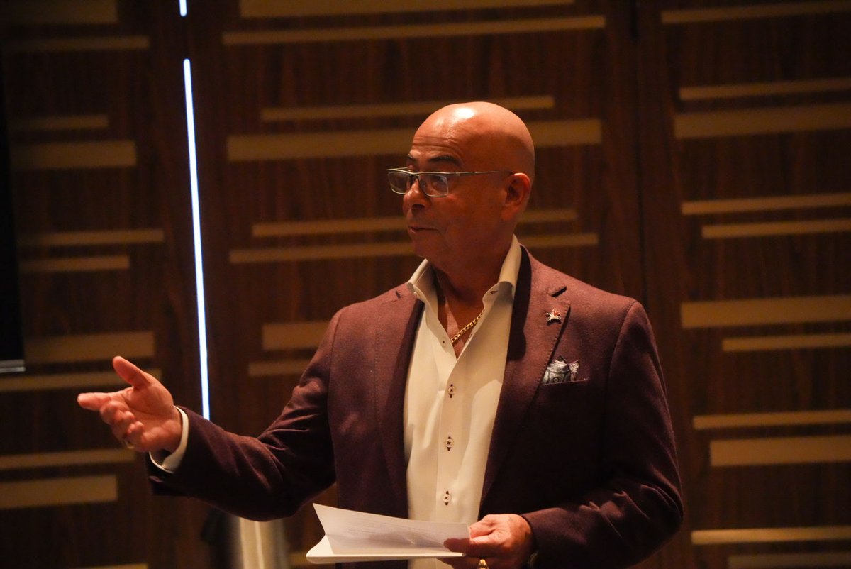 Today, we celebrated two incredible members of our ATU family - Tracy Holland of our Accounting Department and ATU Government Affairs Director Jeff Rosenberg -  who have given more than 25 years of their lives to this great Union.
“Tracy, with 27 years and Jeff with 25 years at