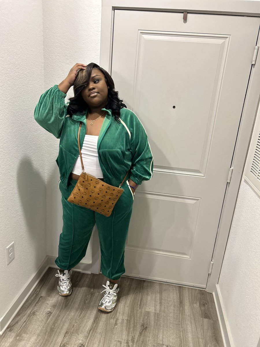 therealjazz44's tweet photo. thatGIRL.🤍 https://t.co/lwwlK4OXsw