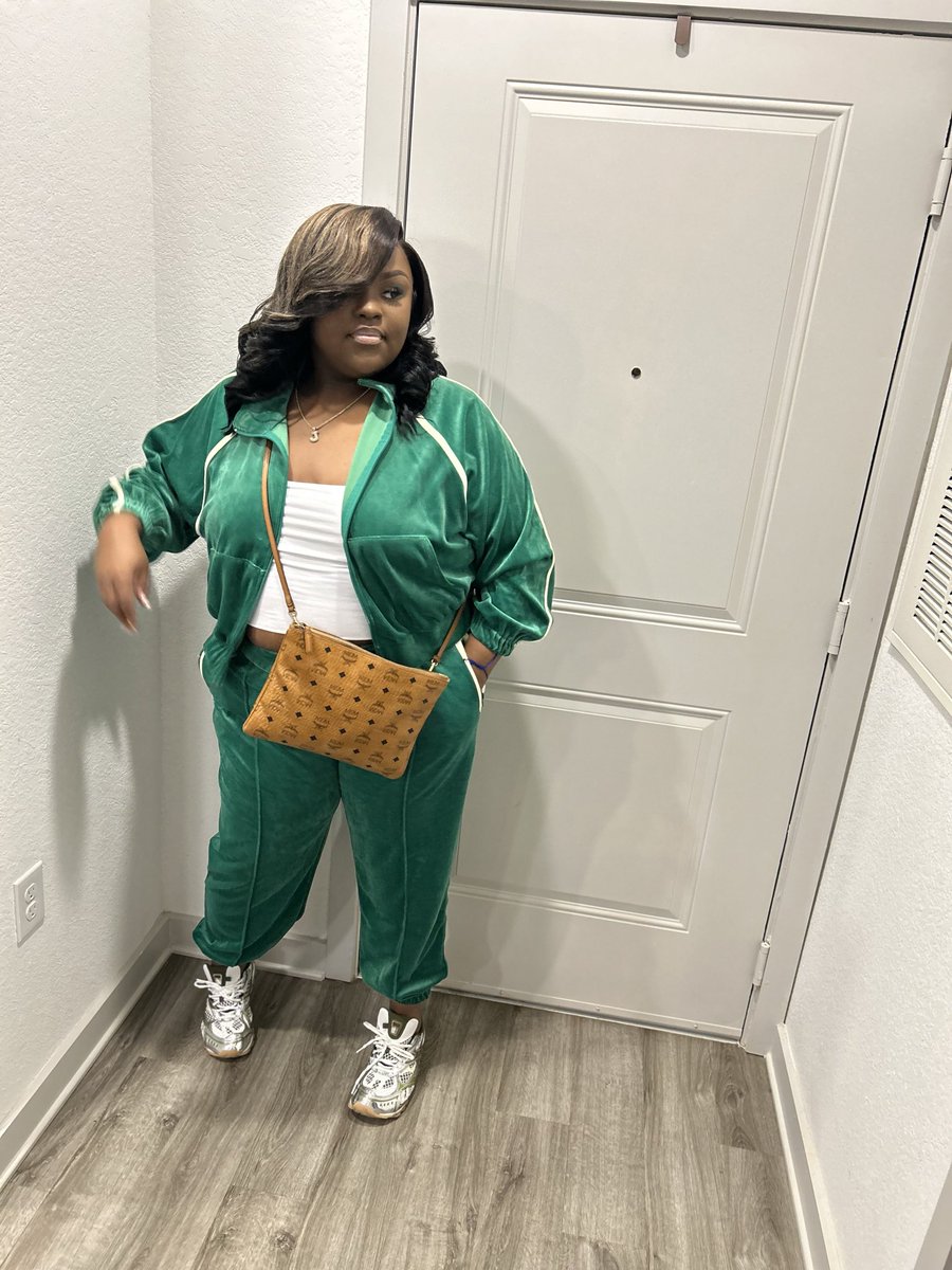 therealjazz44's tweet photo. thatGIRL.🤍 https://t.co/lwwlK4OXsw