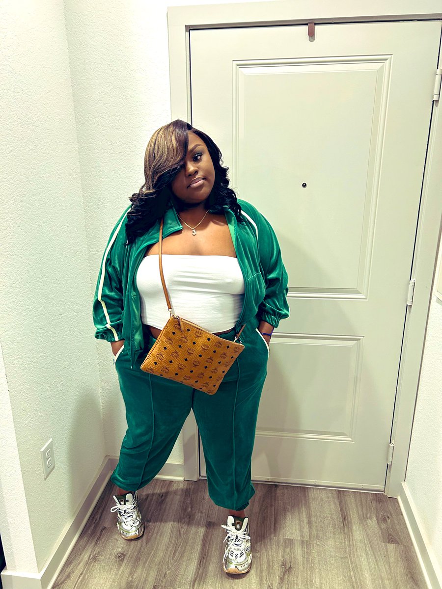 therealjazz44's tweet photo. thatGIRL.🤍 https://t.co/lwwlK4OXsw