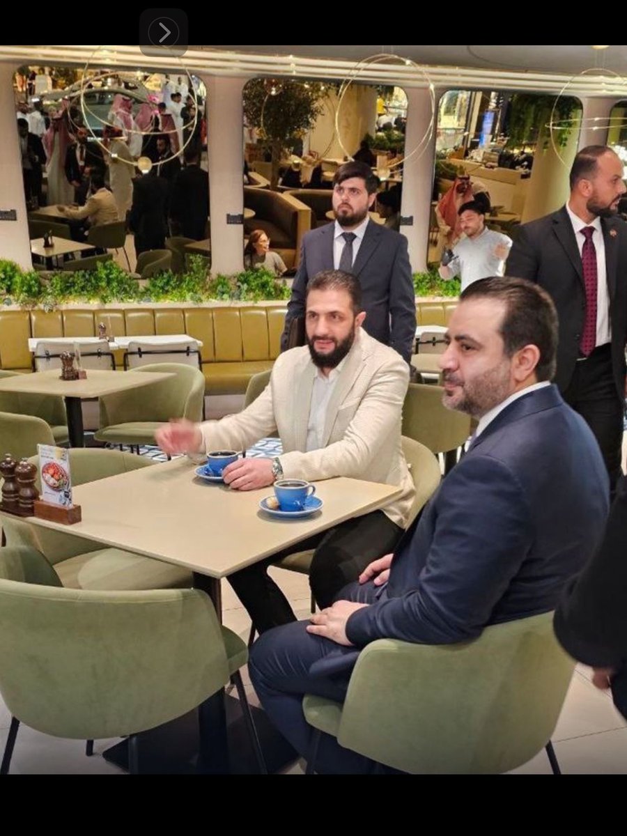 لو كنت صحافيا في مقتبل العمر  لركضت في احياءً الرياض بحثا عن مكان ميلاد #الرئيس_السوري_الشرع ،مع الأخذ بعين الاعتبار ان هذه الأرض ولد فيها على مر التاريخ الأنبياء والملوك والزعماء،والشعراء،ولن يكن هو أولهم ،ولا آخرهم.