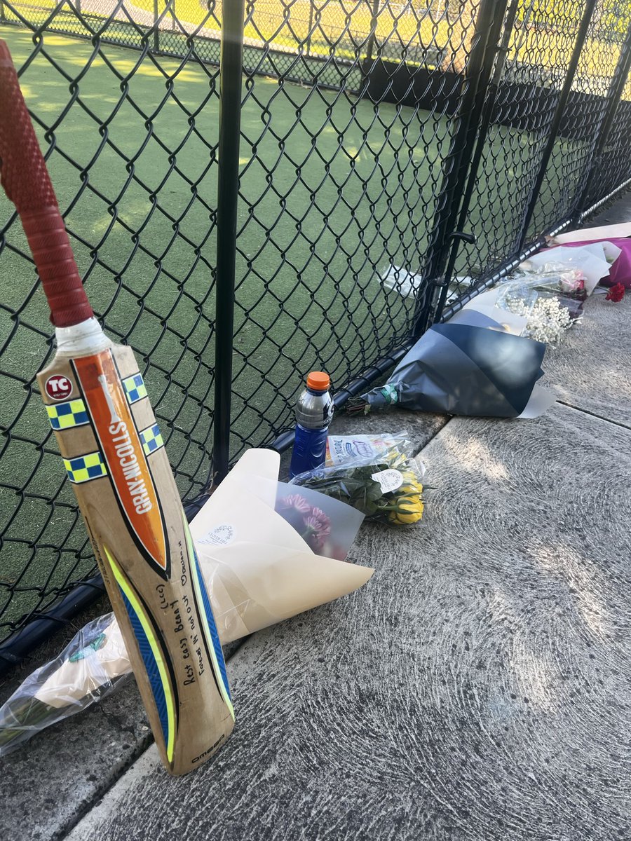 Tributes left at the nets for young Ben Austin. According to the club’s statement, the 17-year-old has passed away after an accident during a warm up session yesterday afternoon 💔 #7NEWS <a href="/7NewsMelbourne/">7NEWS Melbourne</a>