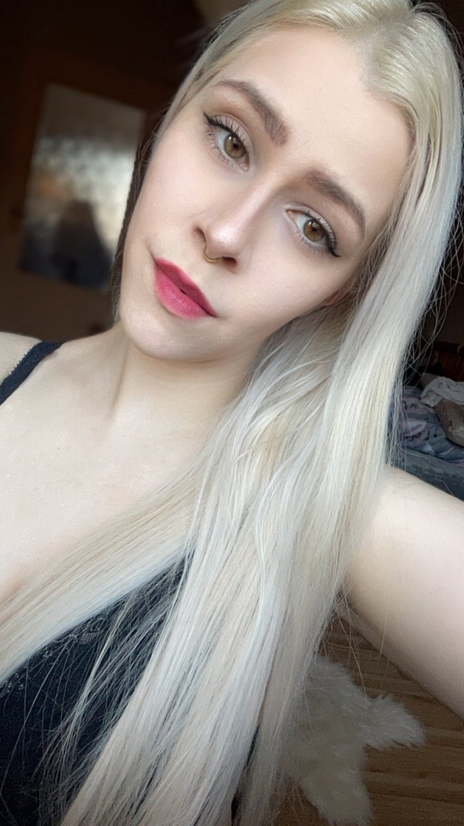 MsLilitu's tweet photo. Do I look like I main frost dk? :P
#wow #gamergirl #frostdk #worldofwarcraft https://t.co/fKT17NGVNW