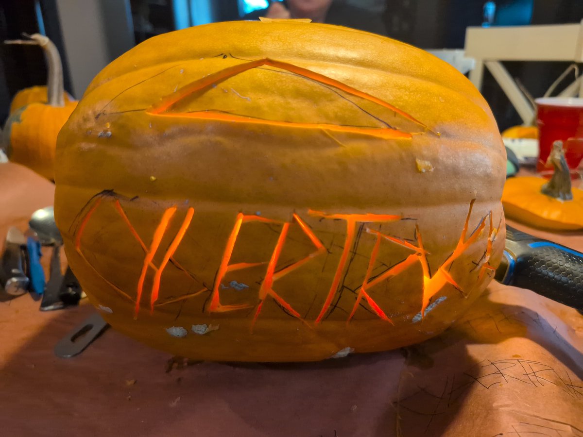peterazientara's tweet photo. Not bad for a kitchen knife @cybertruck https://t.co/hMU1FOeGTQ