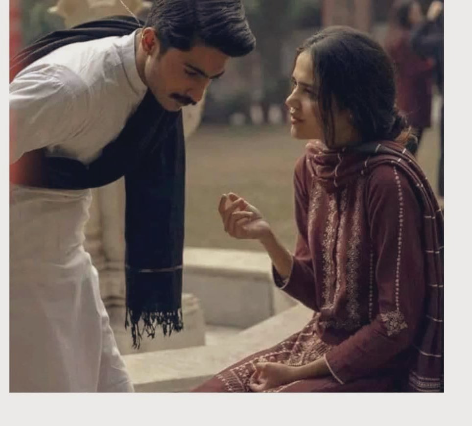 #محبت_مافیا 
ہوائیں سرد ہو جائیں 
یا لہجے برف ہو جائیں
ہم اُس کی یاد کی چادر کو
خود پہ تان لیتے ہیں

سُنو___
درویش لوگوں کی
کوئی دنیا نہیں ہوتی
ملے جو خاک رستے میں
اُسی کو چھان لیتے ہیں 

اگر وہ روٹھ جاتا ہے
ہماری جاں جاتی ہے
یہ سانسیں جاری رکھنے کو
ہم اُس کی مان لیتے ہیں