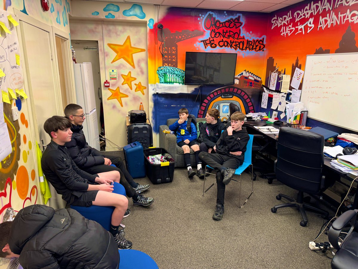 GYIP1994's tweet image. 🎙️Digital Youth Drop-In🙌🏻

🎧🎮 A creative Wednesday at our Digital Youth Drop-In! Young people explored VR tech, recorded new podcast episodes, and had some great group discussions 💬✨ #DigitalYouth #Podcasting #YouthVoice

@EthanGyip @JohnGYIP94 @TNLComFundScot @VirginMoney
