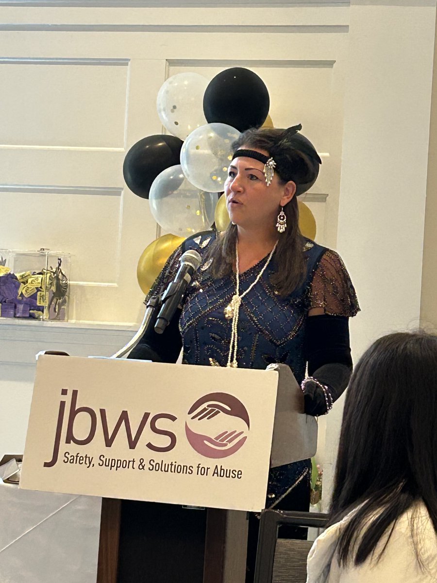 NancyFMunoz's tweet photo. I was honored to attend JBWS Autumn Auction for Hope event.  This organization helps so many women in difficult situations each year. https://t.co/RRz5Tov6dF