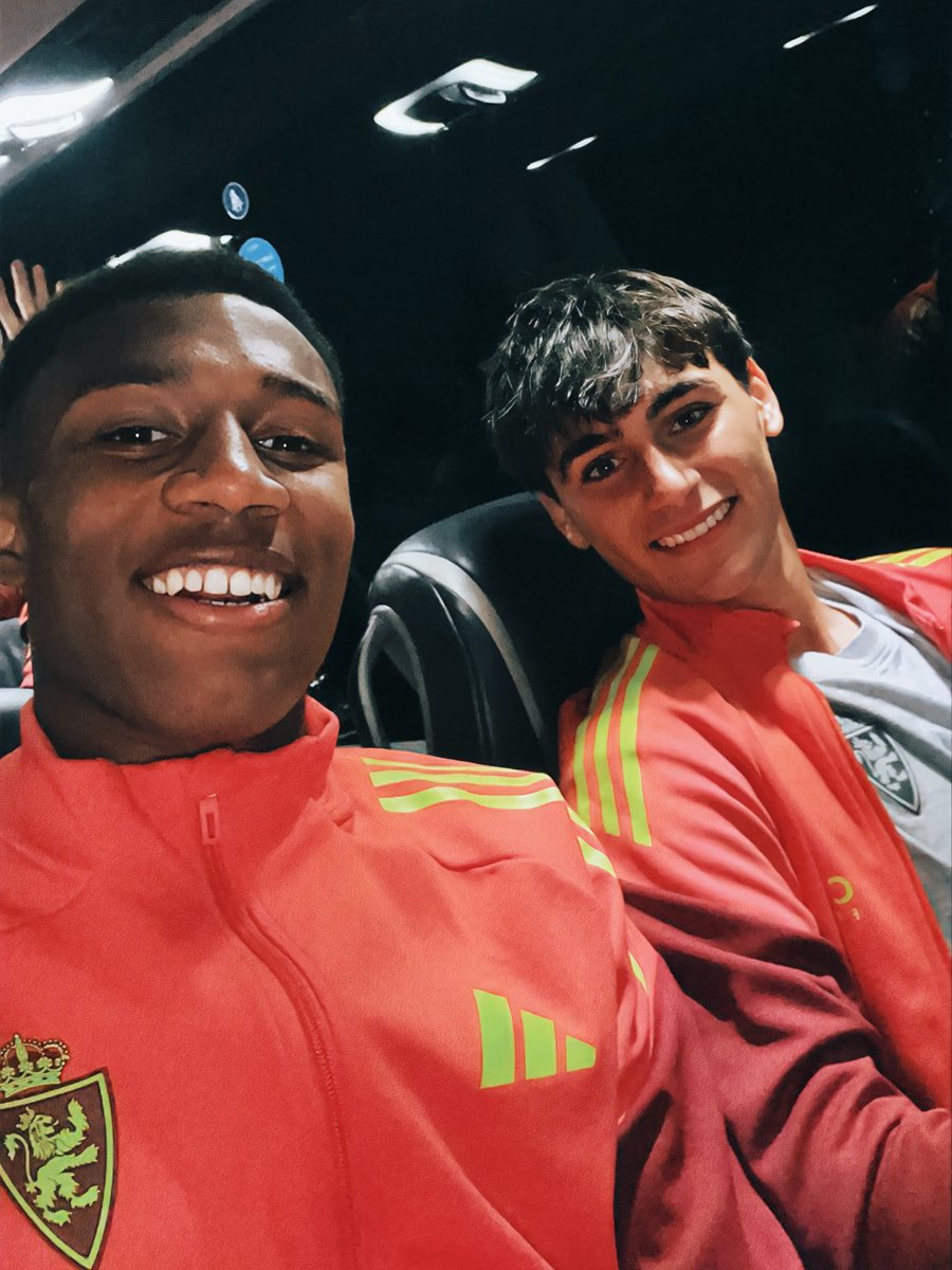 RealZaragoza's tweet photo. Esa felicidad por debutar con el león 🥰

𝑮𝑶𝑴𝑬𝑺 🤜🤛 𝑩𝑨𝑹𝑹𝑨𝑪𝑯𝑰𝑵𝑨 https://t.co/0Kd47JAKoe