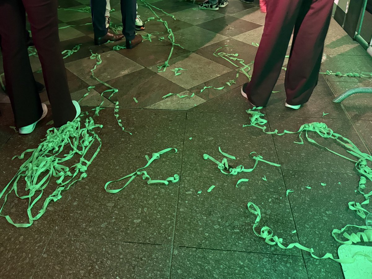 Tranen en knuffels bij de BBB maken plaats voor meezingers, een dj en toch.. confetti. Maar geen polonaise zegt minister Femke Wiersma. <a href="/BNR/">BNR Nieuwsradio</a>