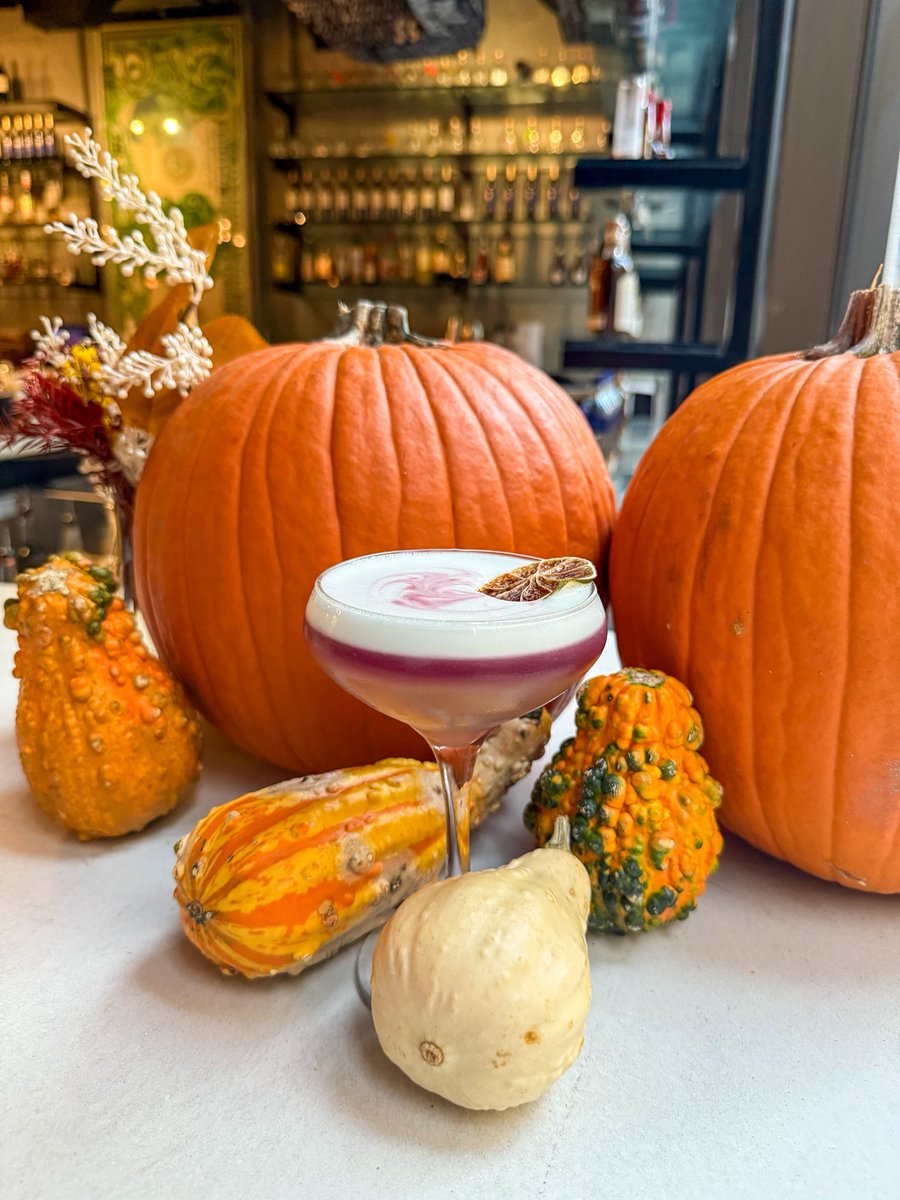 HALLOWEEN COCKTAIL FEATURE👻
Broadway Ghouls with gin, green chartreuse, lime, red wine floater and egg white 

And don’t forget to join us for our Halloween party this Saturday at 10pm 🎃
#CUthere