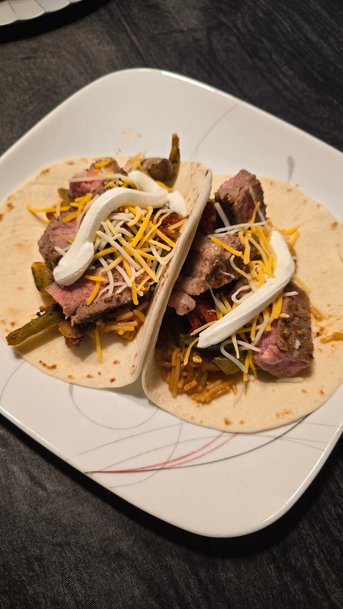 DramaticReplays's tweet image. Steak fajitas tonight 🤤