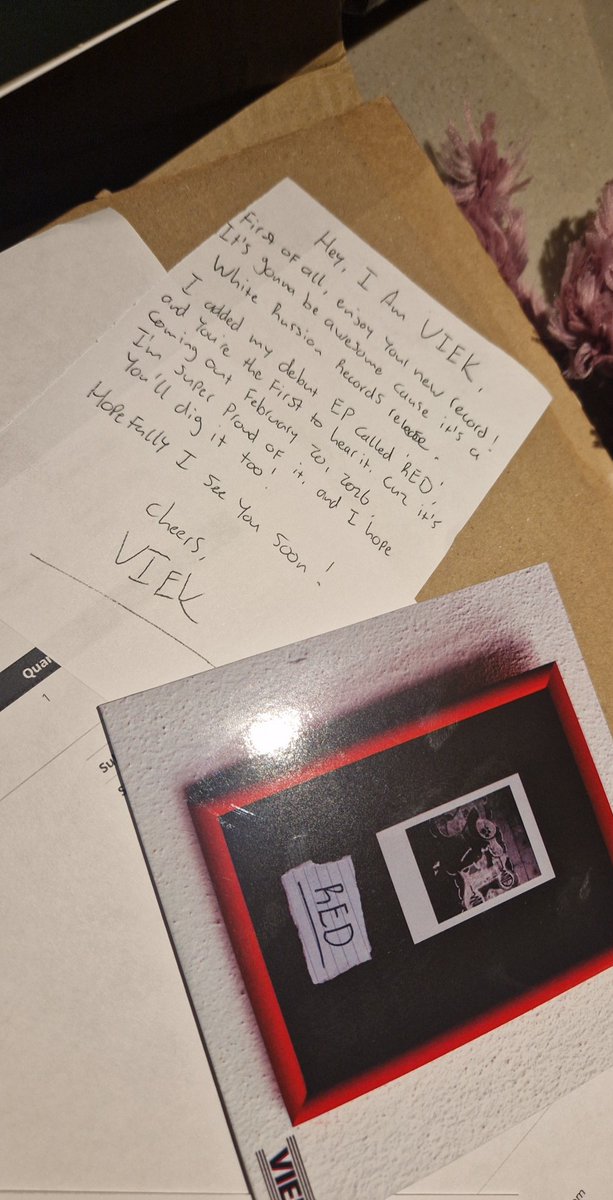 Found a surprise in my latest vinyl order.

You're gonna have to wait until February to hear the full album, but in the meantime... Go listen to his already released songs ❤️

spotify.link/5SoDxrb5RXb