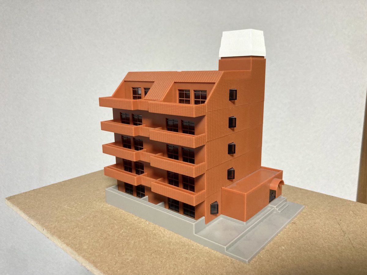 kumakou_model's tweet image. 【一棟リノベーションマンション】

模型界で1番有名なTOMIXマンションをアレンジしてみました！

なるべく製品部品を使って作ってみました笑

↑ビフォー
↓アフター