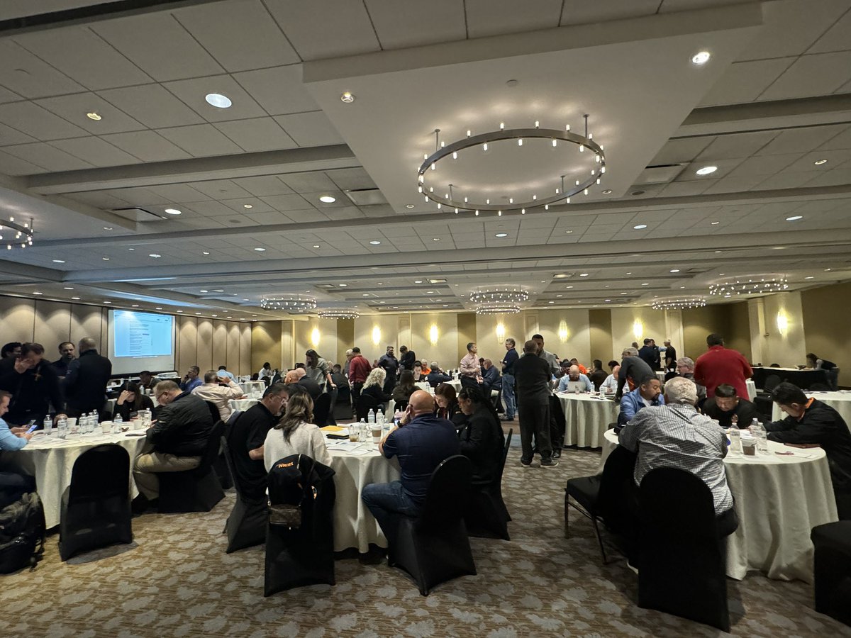 LIUNA_NWRegion's tweet image. Northwest Region delegates representing strong and proud at LIUNA Laborers Rising — Day One in Chicago! 💪 #LIUNA #LaborersRising #UnionStrong #NorthwestRegion