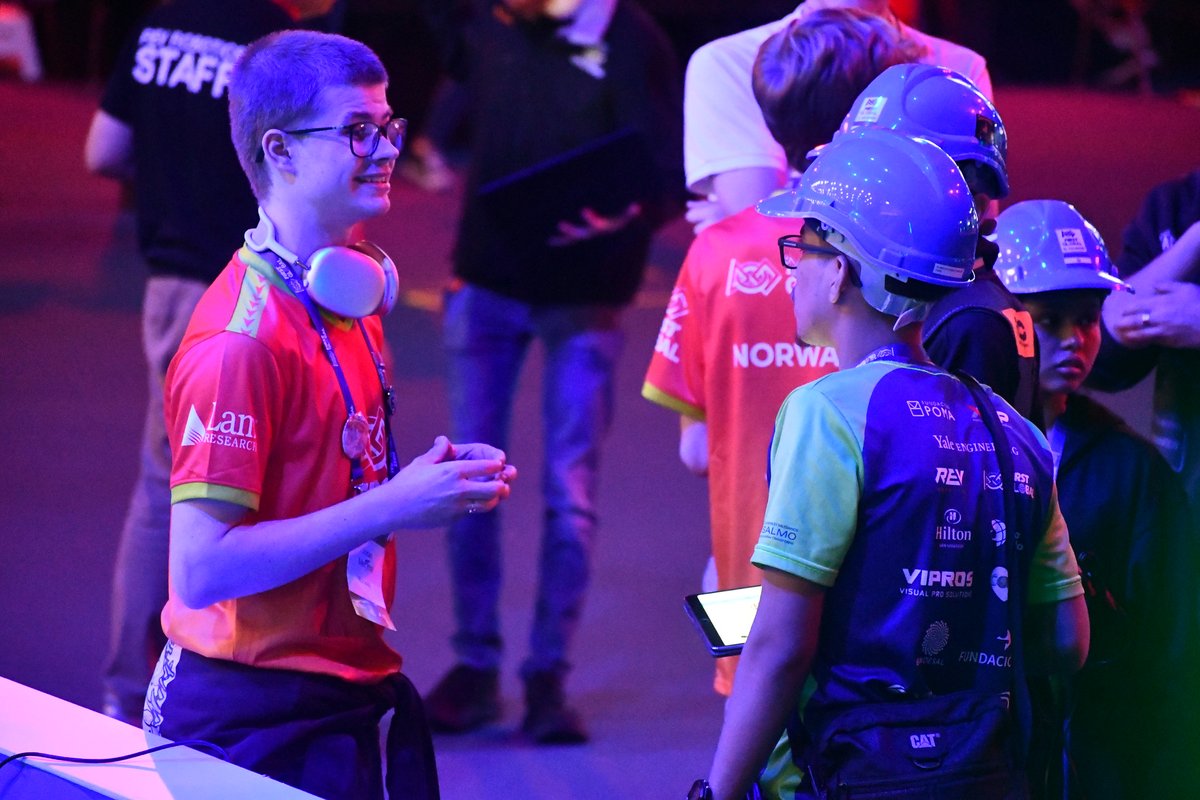 FUSALMO_Oficial's tweet image. 🤖💪 ¡La energía no se detiene en el #FGC2025!
El Team El Salvador continúa con las jornadas de práctica, afinando estrategias, calibrando el robot y preparándose para dar lo mejor en cada desafío. 🇸🇻✨
#TeamElSalvador #FIRSTGlobalChallenge #FUSALMO #STEM #OrgulloSalvadoreño